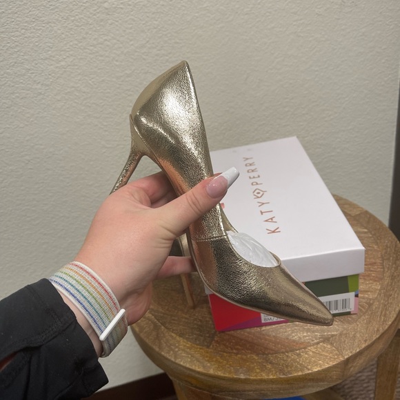 Katy Perry Pointed Toe Pumps - The Sissy in Champagne - Picture 4 of 13